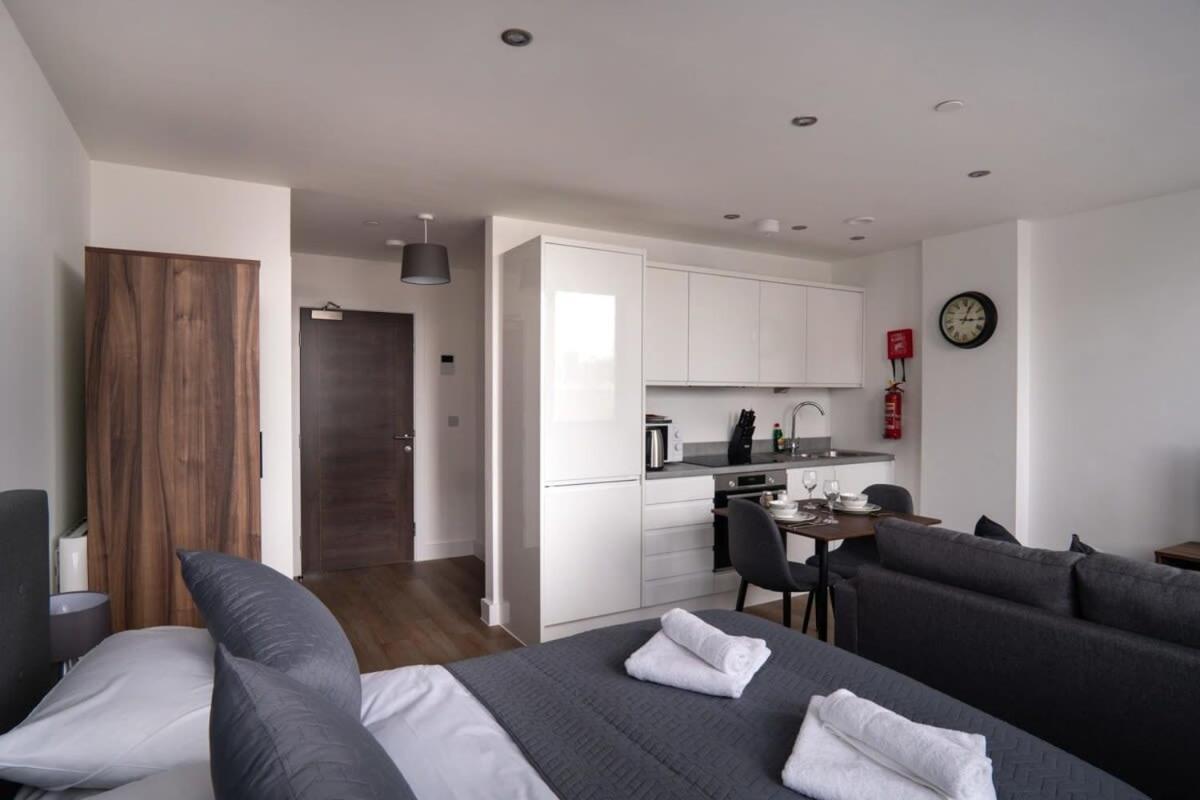 Stay Zeni, Alexandra Rise Manchester Chic Studio Bagian luar foto